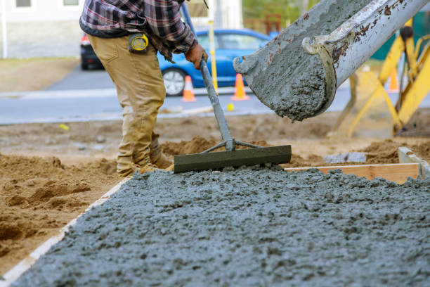 Best Concrete Walkway Installation  in Kankakee, IL
